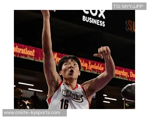 杨瀚森在G联赛中自信提升与英语交流能力显著进步的故事